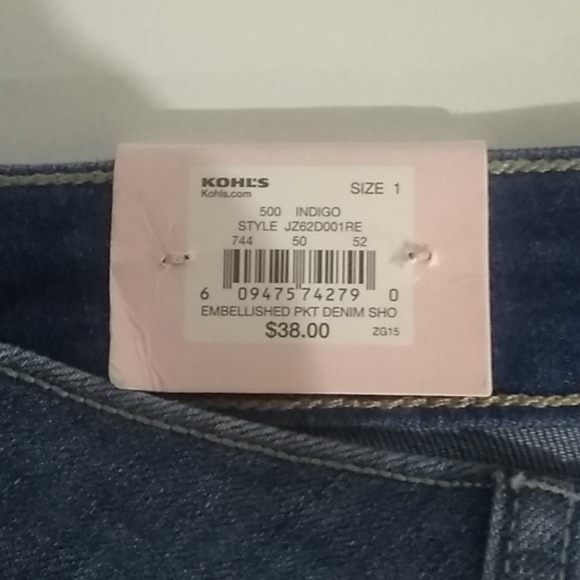 Candie's Embellished Denim Shorts Size 1 NWT - Picture 4 of 5